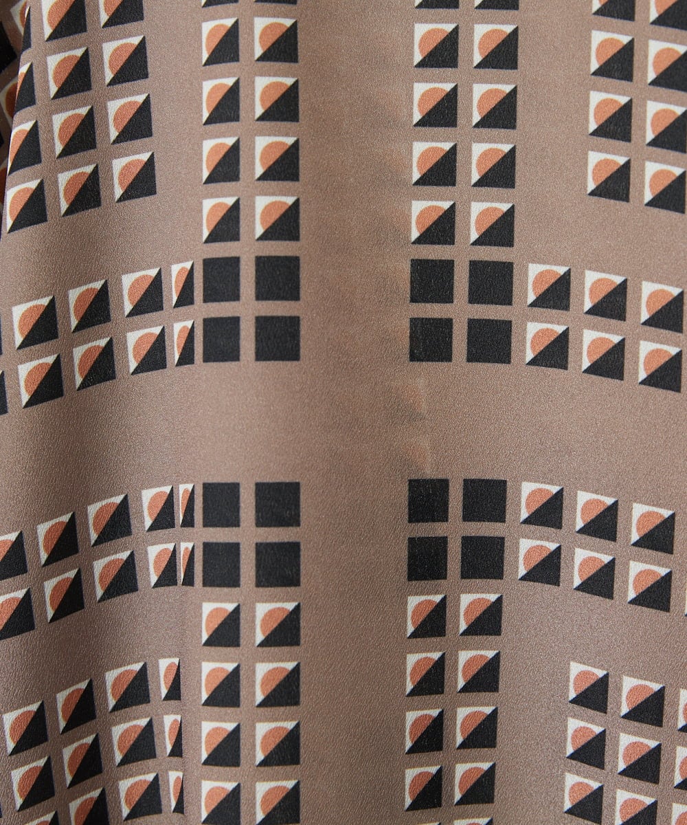 PHBGD14290 GEORGES RECH(小さいサイズ)(メゾン ドゥ サンク)  [日本製/セットアップ対応]ジオメトリックスカーフ柄ブラウス ベージュ系