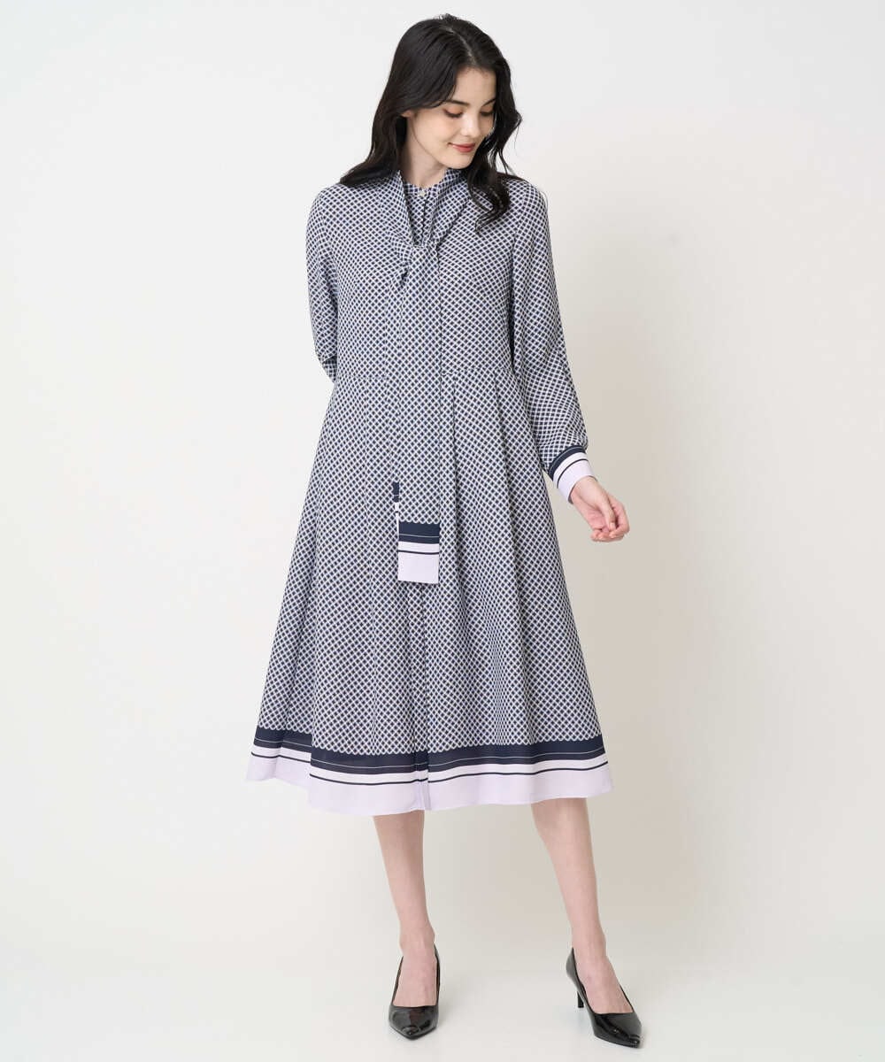 PJECD04720 CHRISTIAN AUJARD Lサイズ(クリスチャン・オジャール Lサイズ) 【大きいサイズ】棒タイ付プリントワンピース ネイビー