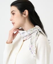 PL3GE05190 CHRISTIAN AUJARD(クリスチャン・オジャール) ボタニカルフラワースカーフ ホワイト×ピンク系