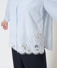 PYBGA32490 CHRISTIAN AUJARD(小さいサイズ)(メゾン ドゥ サンク) カットワーク刺繍ストライプブラウス ブルー