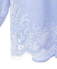 PYBGA32490 CHRISTIAN AUJARD(小さいサイズ)(メゾン ドゥ サンク) カットワーク刺繍ストライプブラウス ブルー