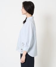 PYBGA32490 CHRISTIAN AUJARD(小さいサイズ)(メゾン ドゥ サンク) カットワーク刺繍ストライプブラウス ブルー