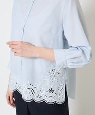 PYBGA32490 CHRISTIAN AUJARD(小さいサイズ)(メゾン ドゥ サンク) カットワーク刺繍ストライプブラウス ブルー