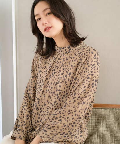 PZBCD49290 GEORGES RECH [日本製/セットアップ対応]レオパードロールネックブラウス