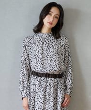 PZBCD49290 GEORGES RECH(ジョルジュ・レッシュ)  [日本製/セットアップ対応]レオパードロールネックブラウス ライトグレー