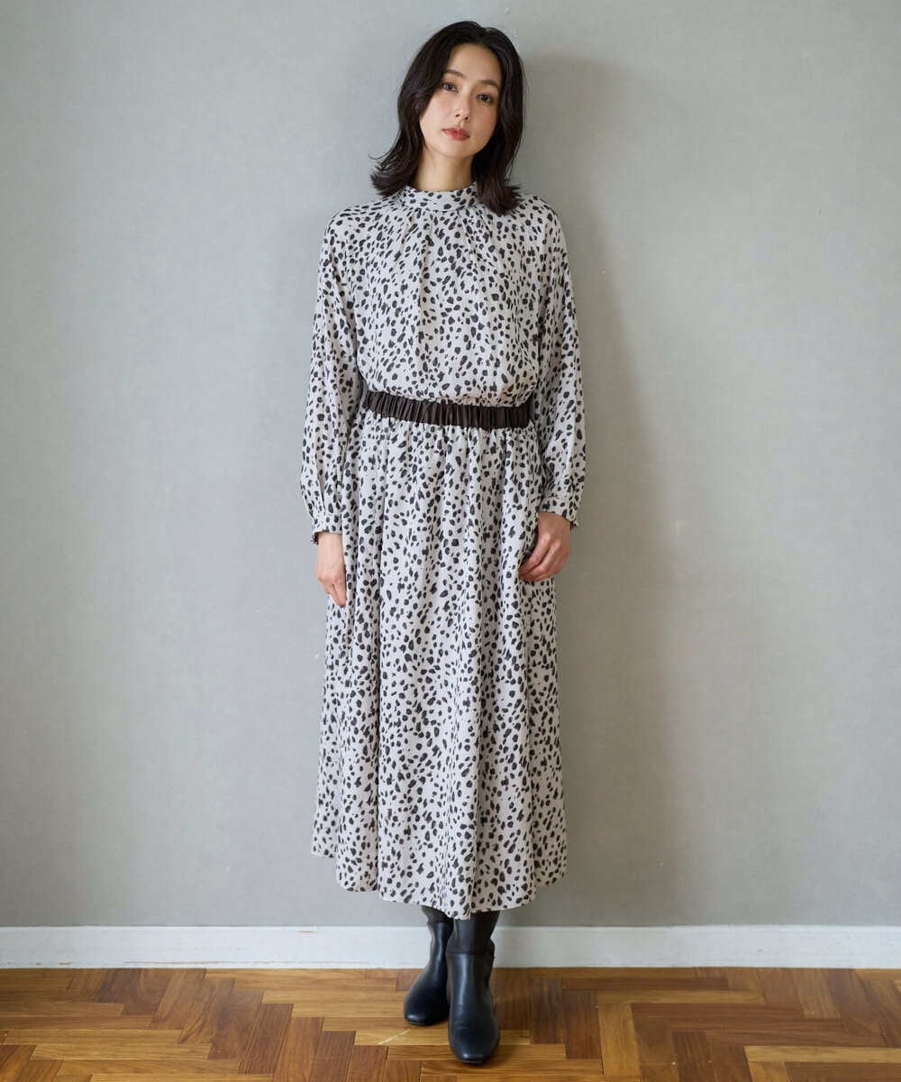 PZBCD49290 GEORGES RECH(ジョルジュ・レッシュ)  [日本製/セットアップ対応]レオパードロールネックブラウス ライトグレー