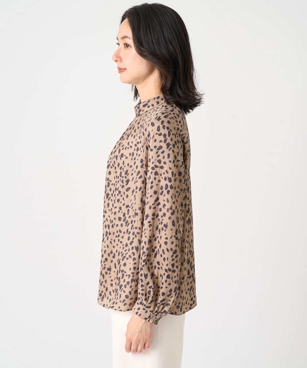 PZBCD49290 GEORGES RECH(ジョルジュ・レッシュ)  [日本製/セットアップ対応]レオパードロールネックブラウス ライトグレー