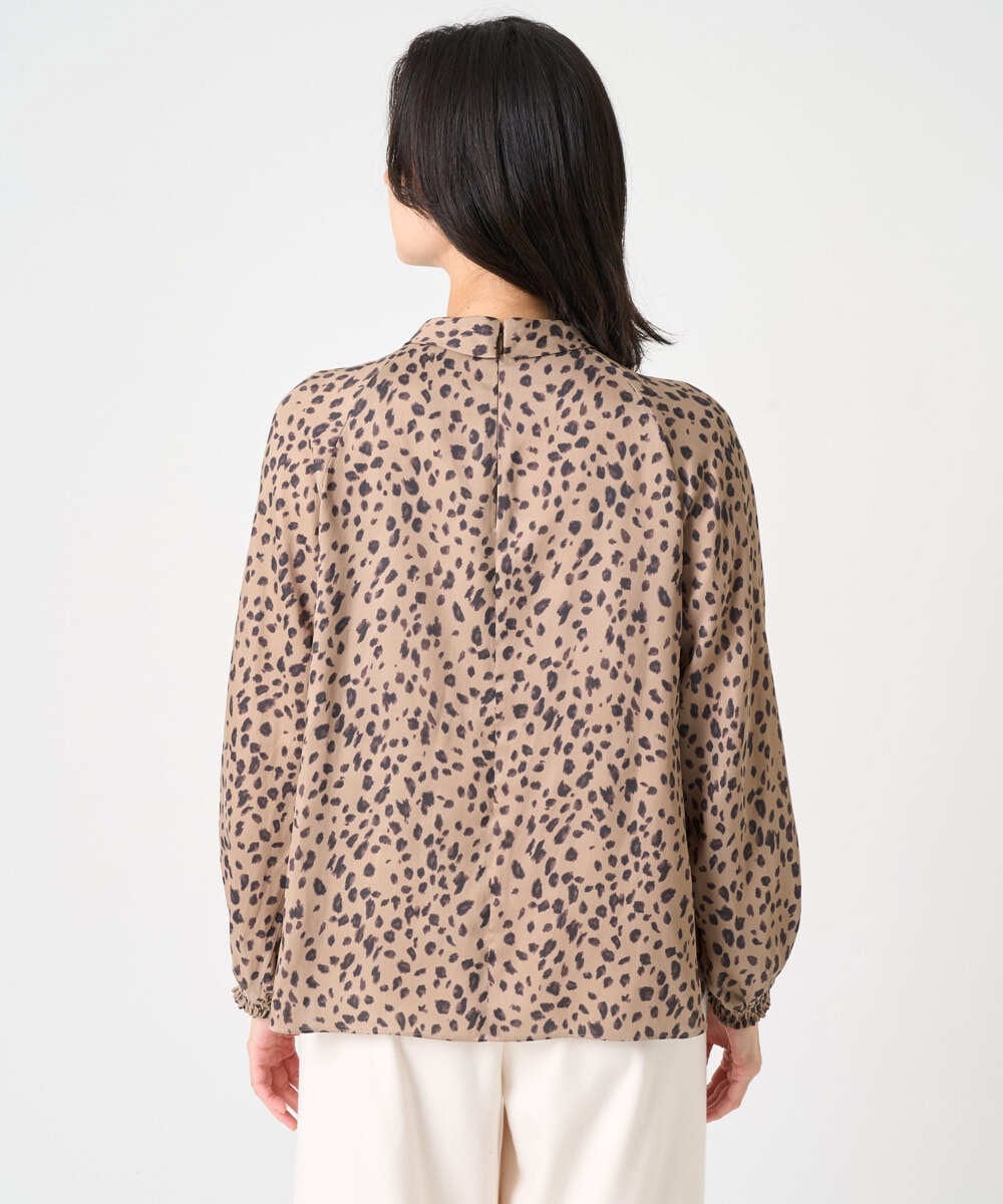 PZBCD49290 GEORGES RECH(ジョルジュ・レッシュ)  [日本製/セットアップ対応]レオパードロールネックブラウス ライトグレー