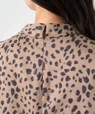 PZBCD49290 GEORGES RECH(ジョルジュ・レッシュ)  [日本製/セットアップ対応]レオパードロールネックブラウス ライトグレー