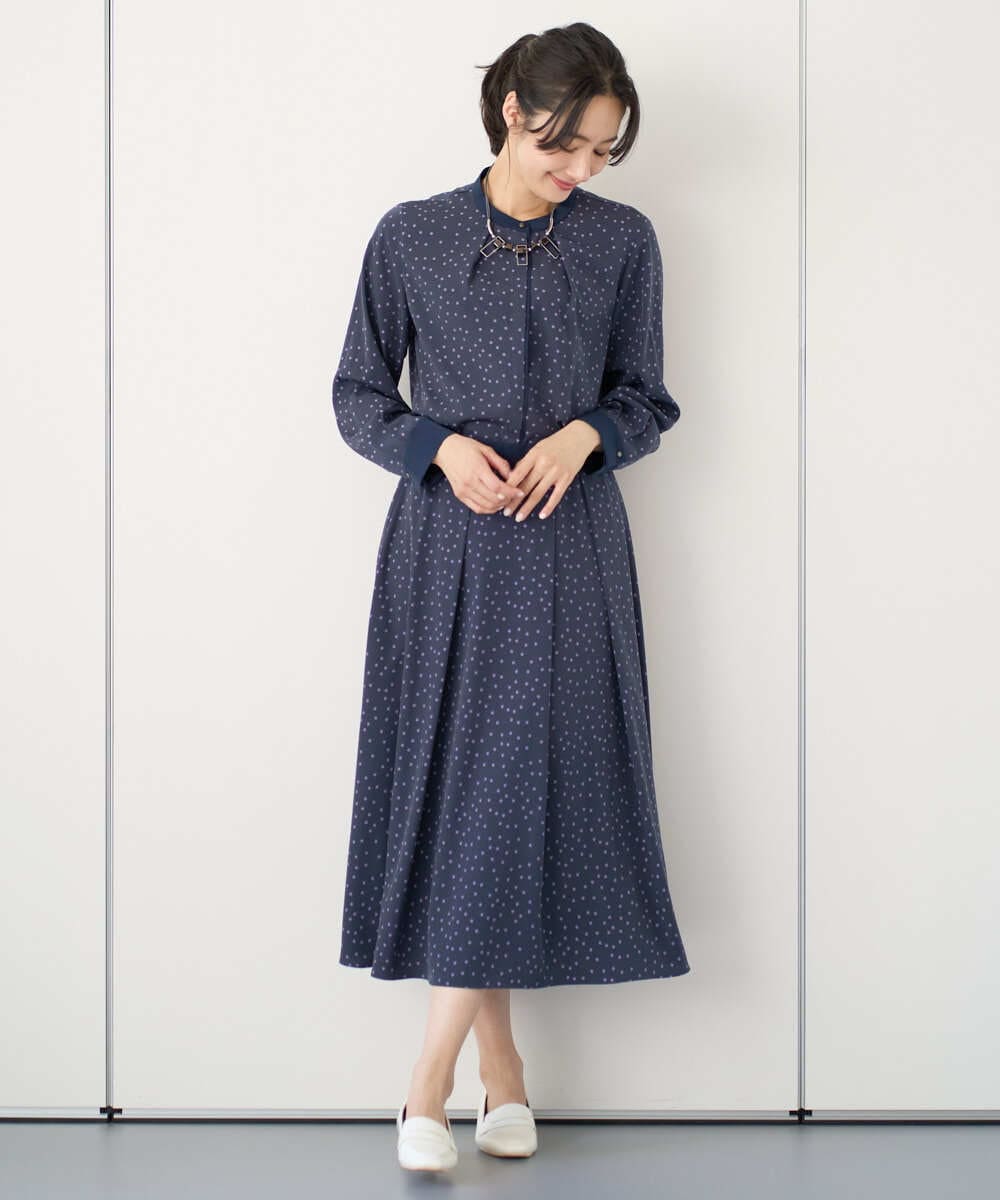 PZBEF30290 GEORGES RECH(ジョルジュ・レッシュ)  [セットアップ対応]ランダムドットバンドカラーブラウス ネイビー