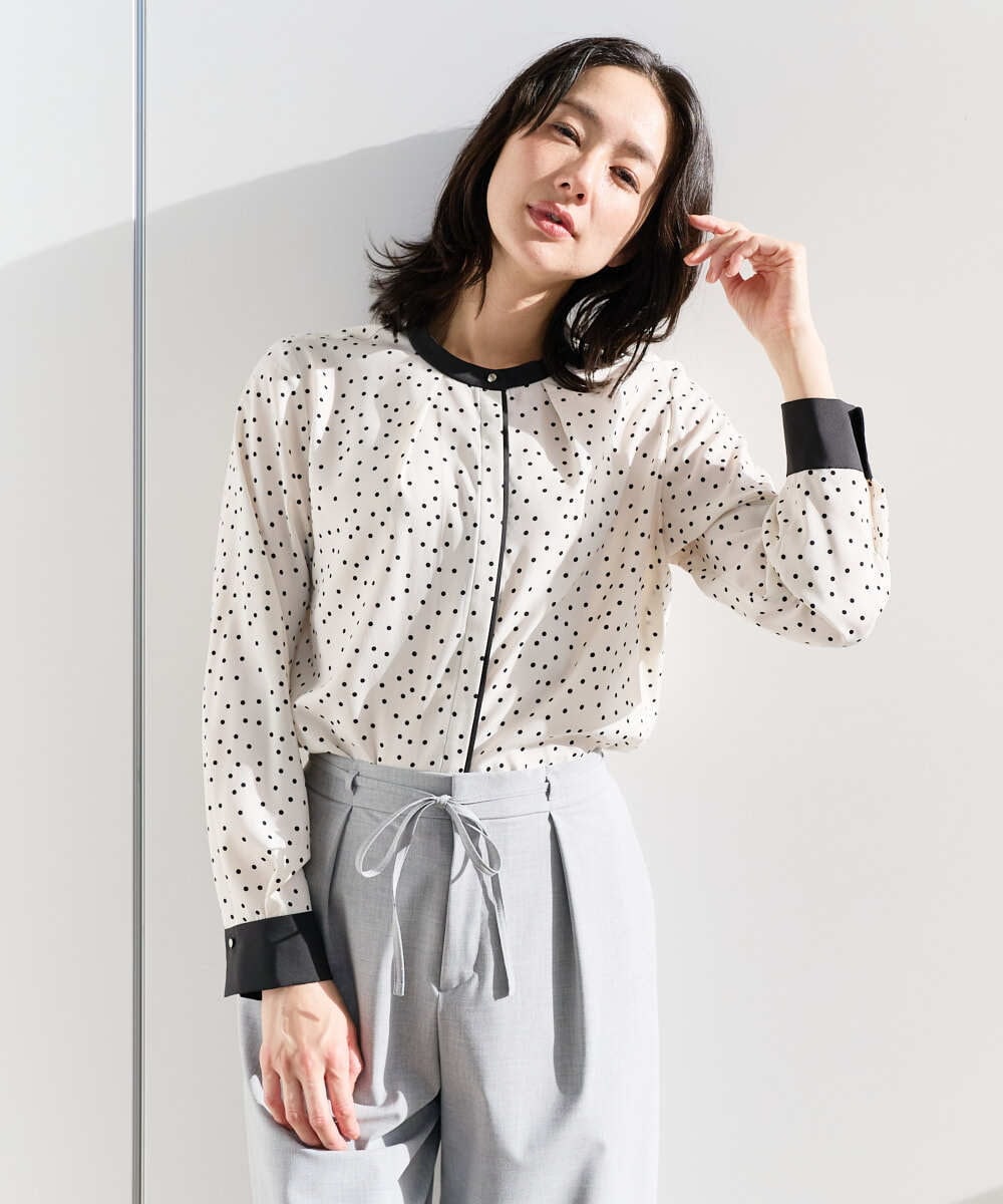 PZBEF30290 GEORGES RECH(ジョルジュ・レッシュ)  [セットアップ対応]ランダムドットバンドカラーブラウス ネイビー