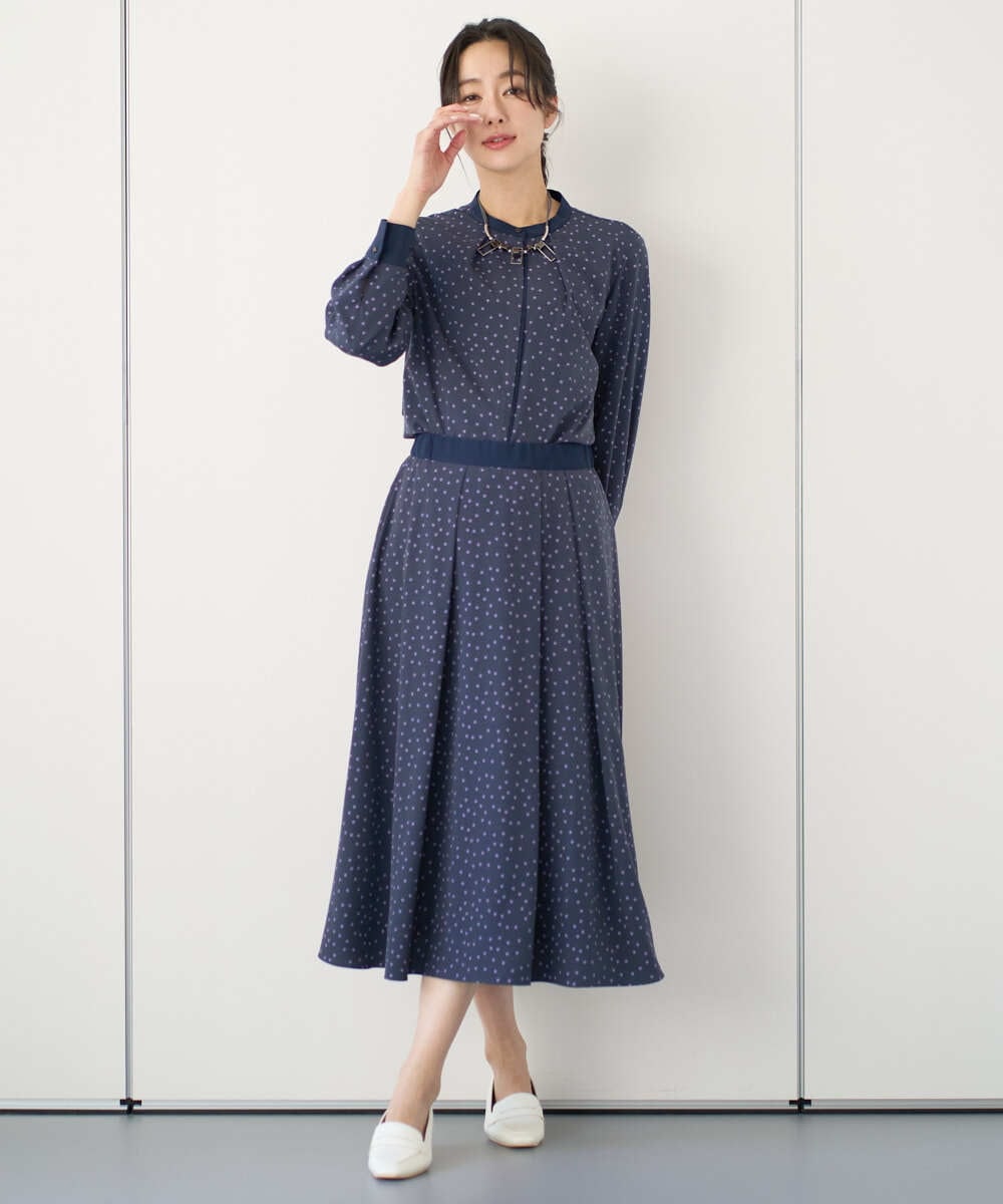 PZBEF30290 GEORGES RECH(ジョルジュ・レッシュ)  [セットアップ対応]ランダムドットバンドカラーブラウス ネイビー