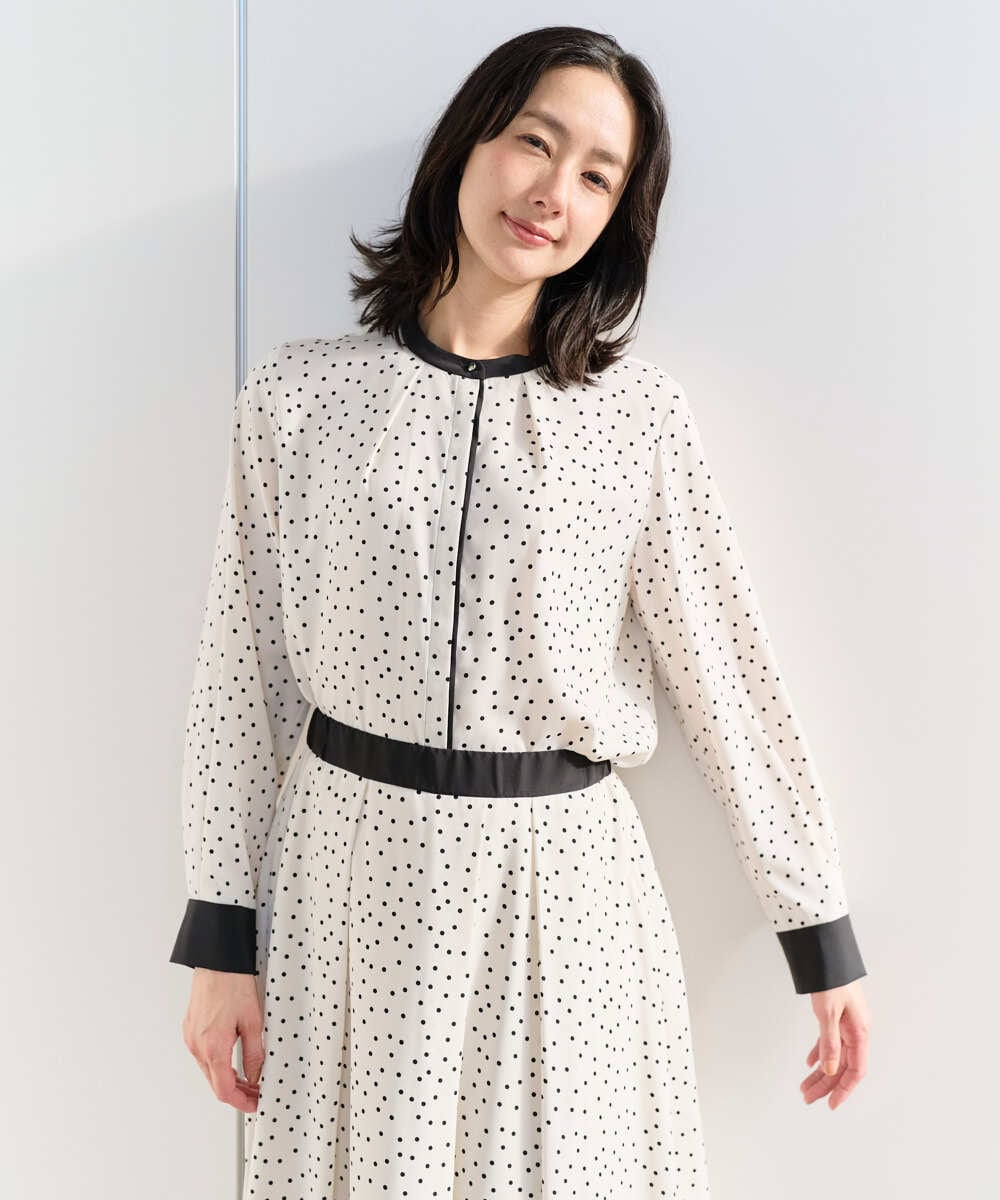 PZBEF30290 GEORGES RECH(ジョルジュ・レッシュ)  [セットアップ対応]ランダムドットバンドカラーブラウス ネイビー