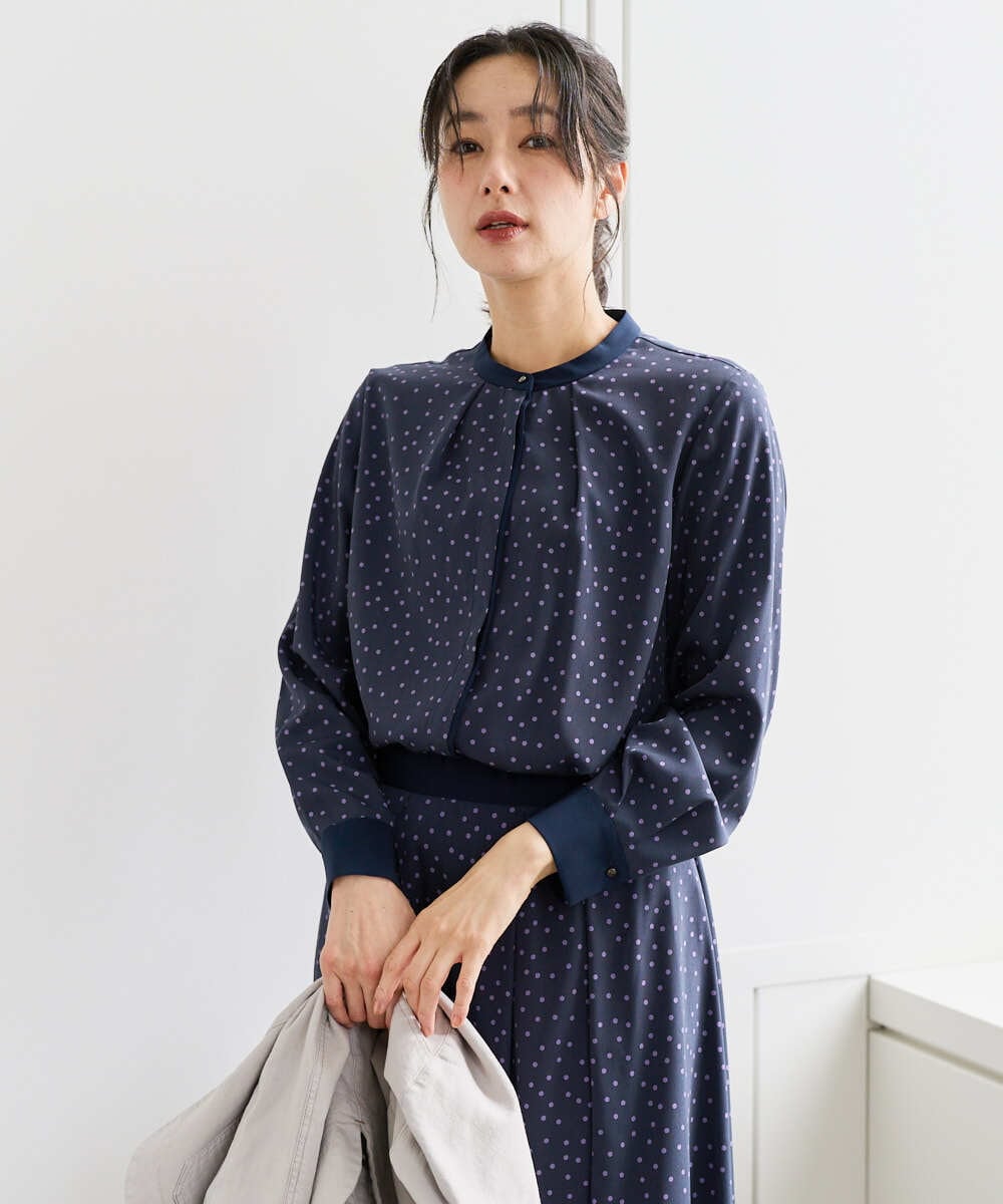 PZBEF30290 GEORGES RECH(ジョルジュ・レッシュ)  [セットアップ対応]ランダムドットバンドカラーブラウス ネイビー