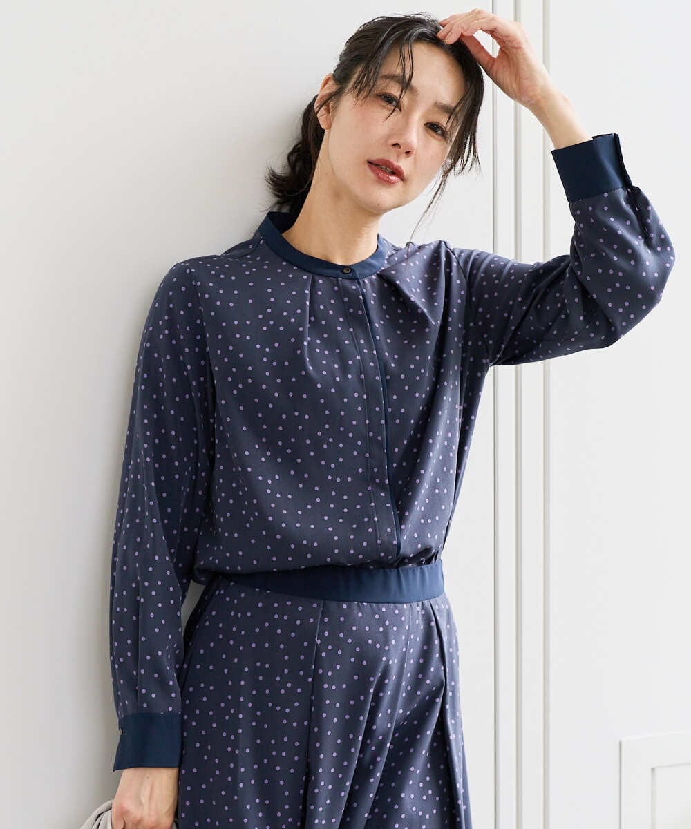 PZBEF30290 GEORGES RECH(ジョルジュ・レッシュ)  [セットアップ対応]ランダムドットバンドカラーブラウス ネイビー