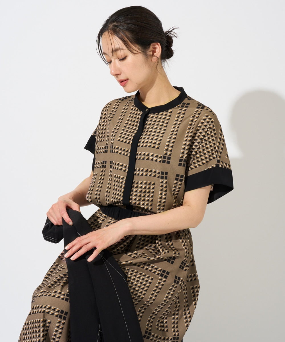 PZBGD14290 GEORGES RECH(ジョルジュ・レッシュ)  [日本製/セットアップ対応]ジオメトリックスカーフ柄ブラウス ベージュ系