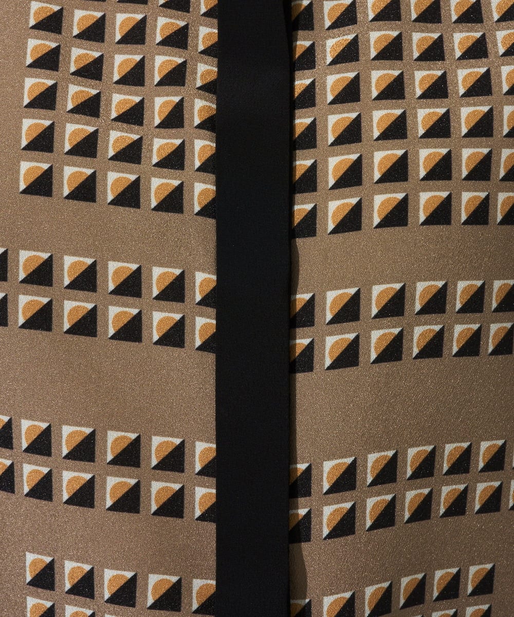 PZBGD14290 GEORGES RECH(ジョルジュ・レッシュ)  [日本製/セットアップ対応]ジオメトリックスカーフ柄ブラウス ベージュ系