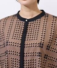 PZBGD14290 GEORGES RECH(ジョルジュ・レッシュ)  [日本製/セットアップ対応]ジオメトリックスカーフ柄ブラウス ベージュ系