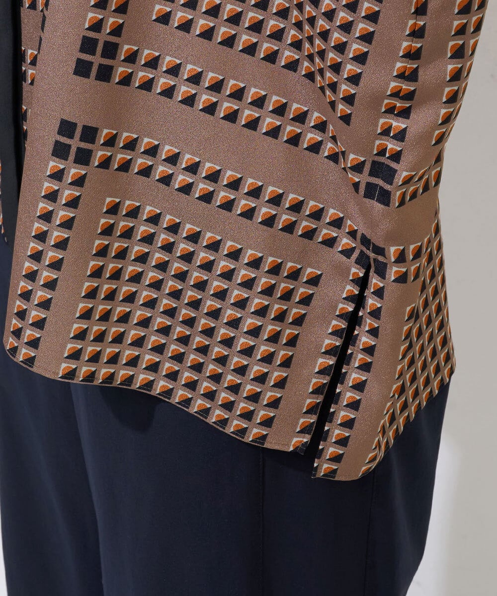 PZBGD14290 GEORGES RECH(ジョルジュ・レッシュ)  [日本製/セットアップ対応]ジオメトリックスカーフ柄ブラウス ベージュ系