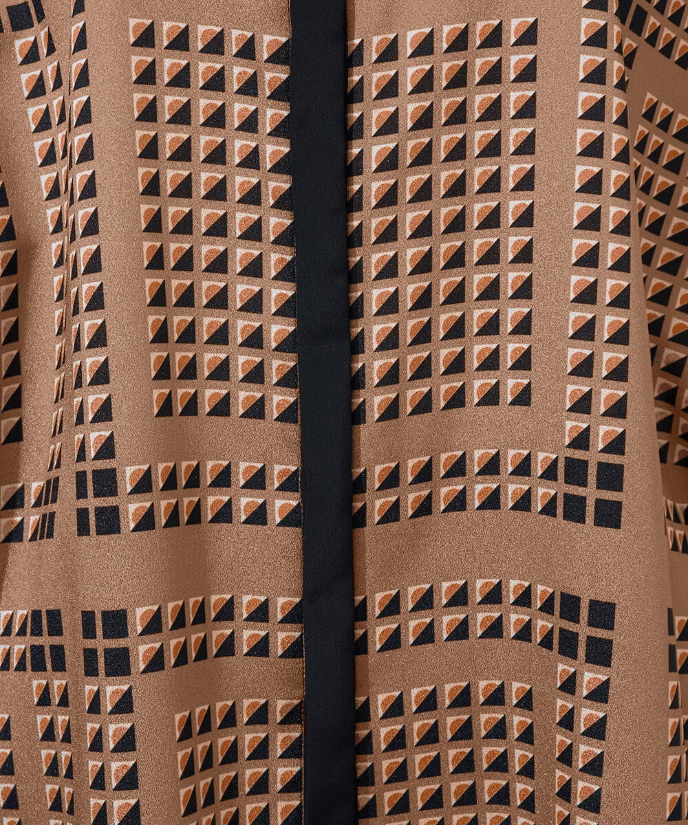 PZBGD14290 GEORGES RECH(ジョルジュ・レッシュ)  [日本製/セットアップ対応]ジオメトリックスカーフ柄ブラウス ベージュ系