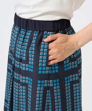 PZHGD14360 GEORGES RECH(ジョルジュ・レッシュ)  [日本製/セットアップ対応]ジオメトリックスカーフ柄スカート ネイビー系