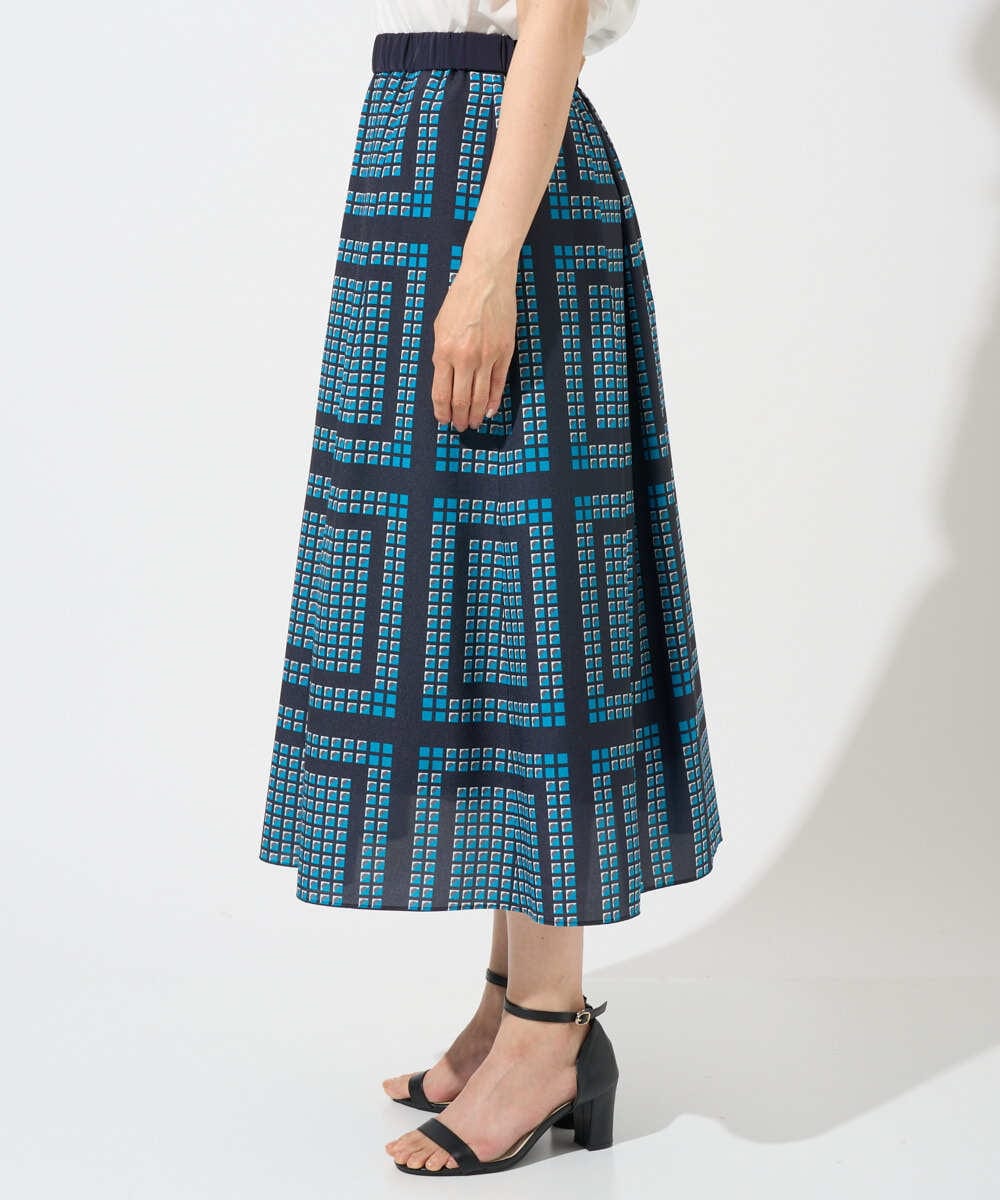 PZHGD14360 GEORGES RECH(ジョルジュ・レッシュ)  [日本製/セットアップ対応]ジオメトリックスカーフ柄スカート ネイビー系