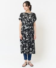 PZPGA43490 GEORGES RECH(ジョルジュ・レッシュ)  [日本製]ブラッシュパターンフレンチスリーブワンピース ブラック系