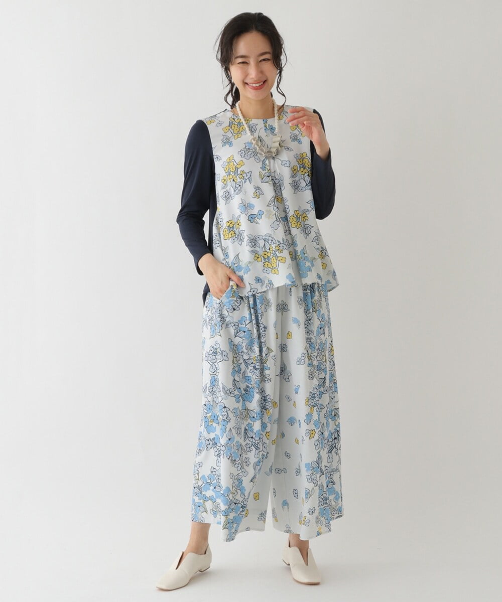 R6BDS27270 HIROKO BIS(小さいサイズ)(メゾン ドゥ サンク) 【小さいサイズ/洗える】フロントタック花束柄プリントブラウス ライトブルー