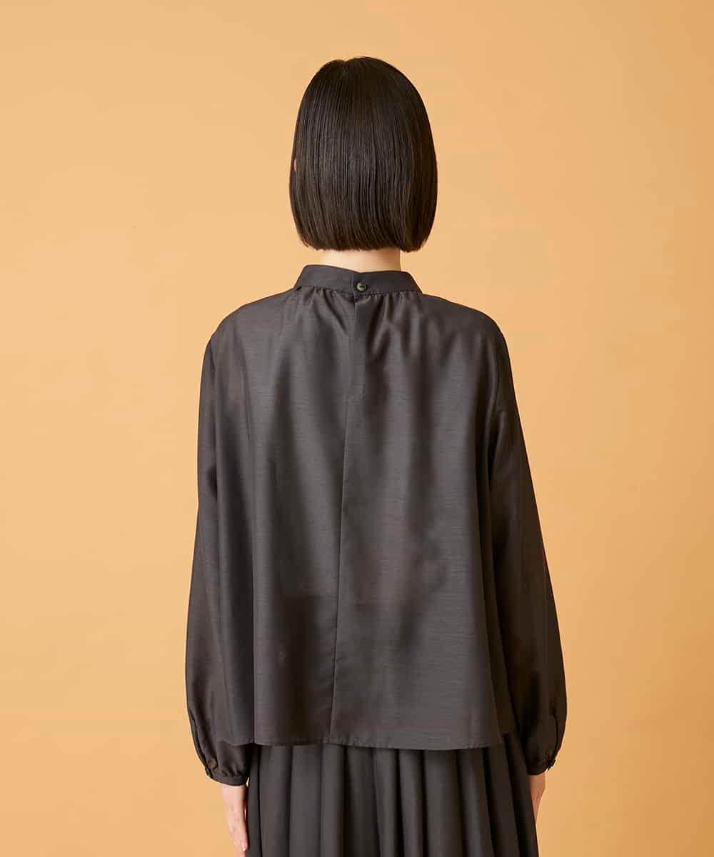 R6BED50260 HIROKO BIS(小さいサイズ)(メゾン ドゥ サンク) 【小さいサイズ】スタンドカラーかまぼこプリーツブラウス ダークグレー