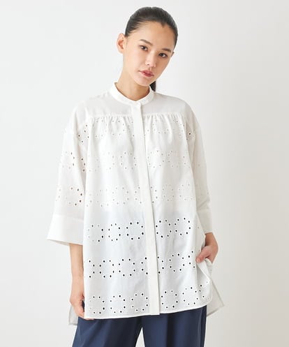 R6BGW05270  【小さいサイズ】アイレット刺繍デザインチュニックシャツ