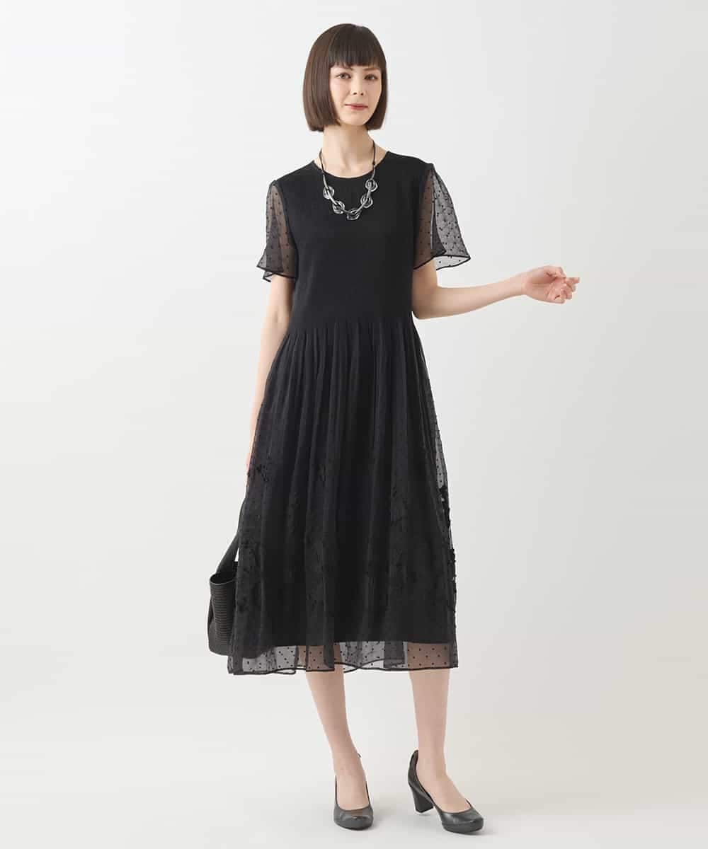 R6EGA32530 HIROKO BIS(小さいサイズ)(メゾン ドゥ サンク) 【小さいサイズ】ドットフラワーシャーリング切り替えワンピース ライトグレー