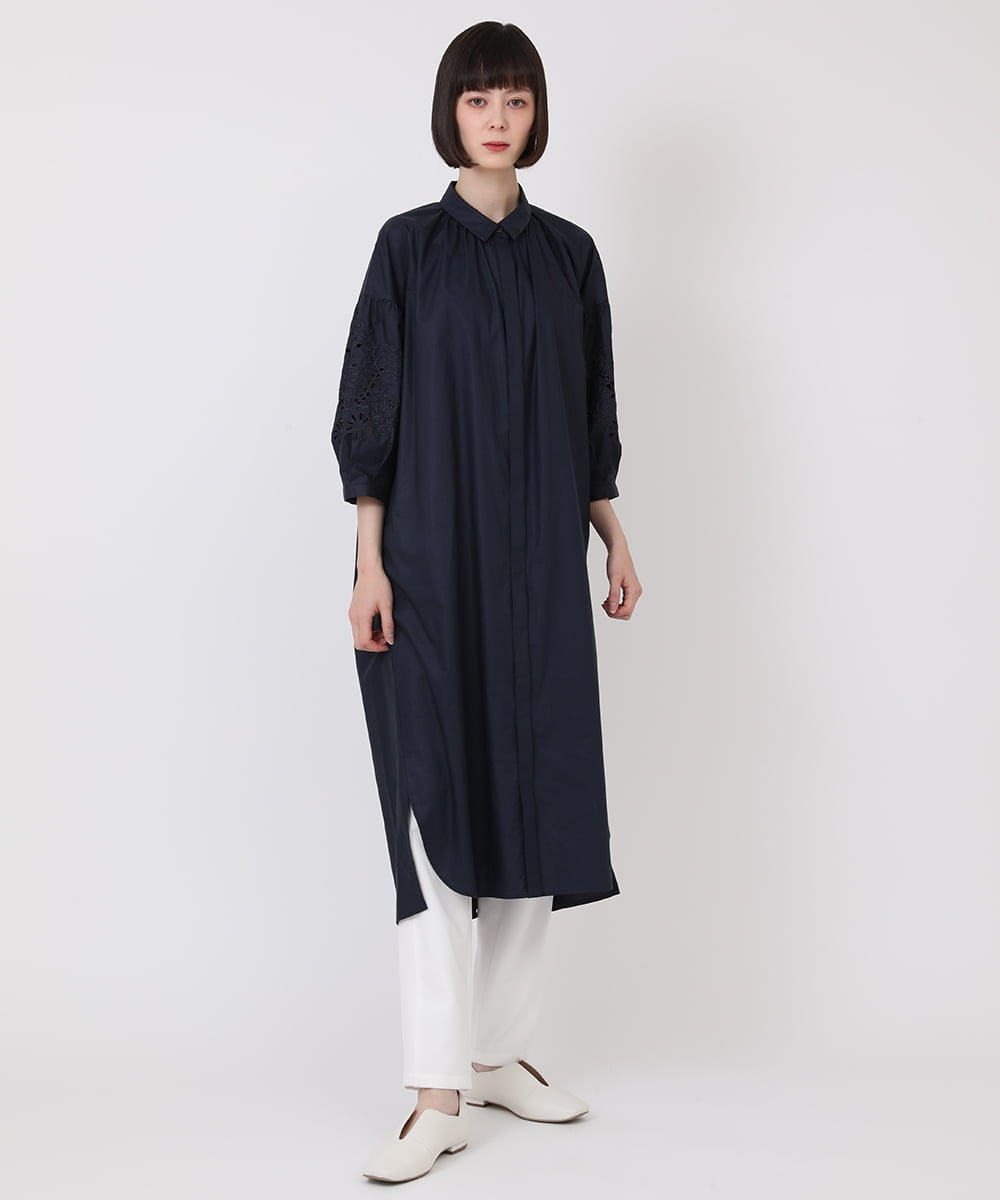 R6EHV21330 HIROKO BIS(小さいサイズ)(メゾン ドゥ サンク) 【小さいサイズ】刺繍スリーブデザインシャツワンピース ホワイト