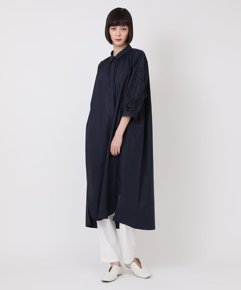 R6EHV21330 HIROKO BIS(小さいサイズ)(メゾン ドゥ サンク) 【小さいサイズ】刺繍スリーブデザインシャツワンピース ホワイト