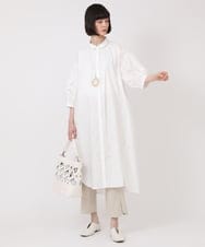 R6EHV21330 HIROKO BIS(小さいサイズ)(メゾン ドゥ サンク) 【小さいサイズ】刺繍スリーブデザインシャツワンピース ホワイト