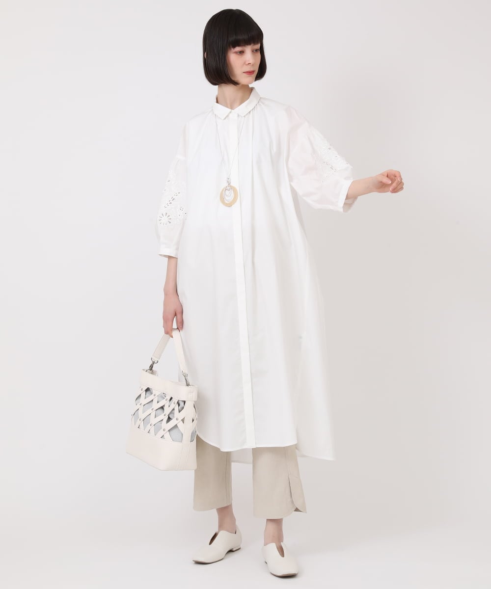 R6EHV21330 HIROKO BIS(小さいサイズ)(メゾン ドゥ サンク) 【小さいサイズ】刺繍スリーブデザインシャツワンピース ホワイト