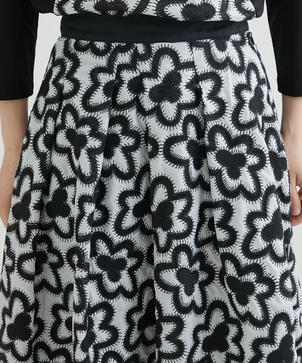 R6HJQ22360 HIROKO BIS(小さいサイズ)(メゾン ドゥ サンク) 【小さいサイズ】フラワー刺繍スカート ホワイト