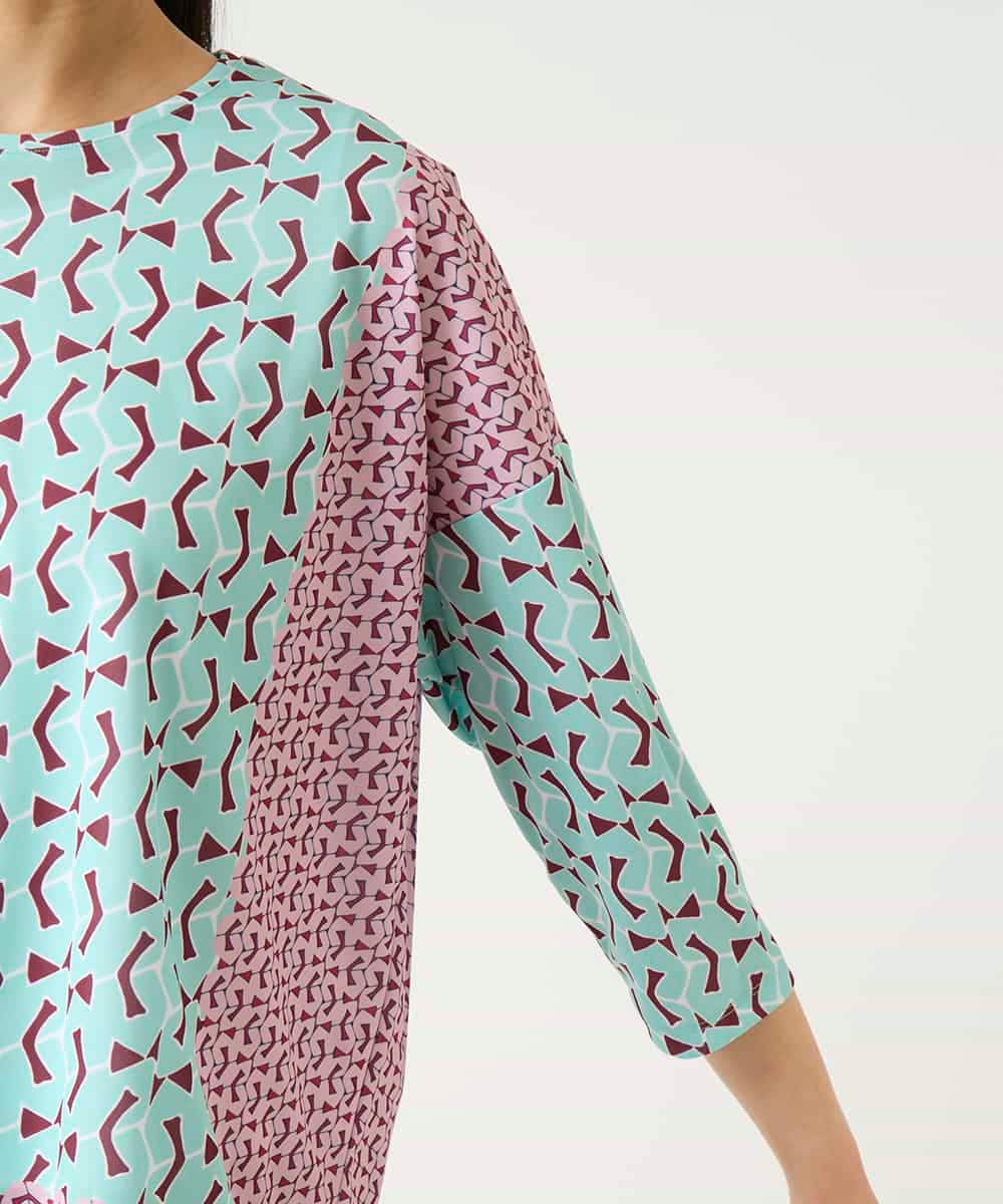 R6KFD40190 HIROKO BIS(小さいサイズ)(メゾン ドゥ サンク) 【小さいサイズ】幾何デザインボックスシルエットブラウス グリーン系