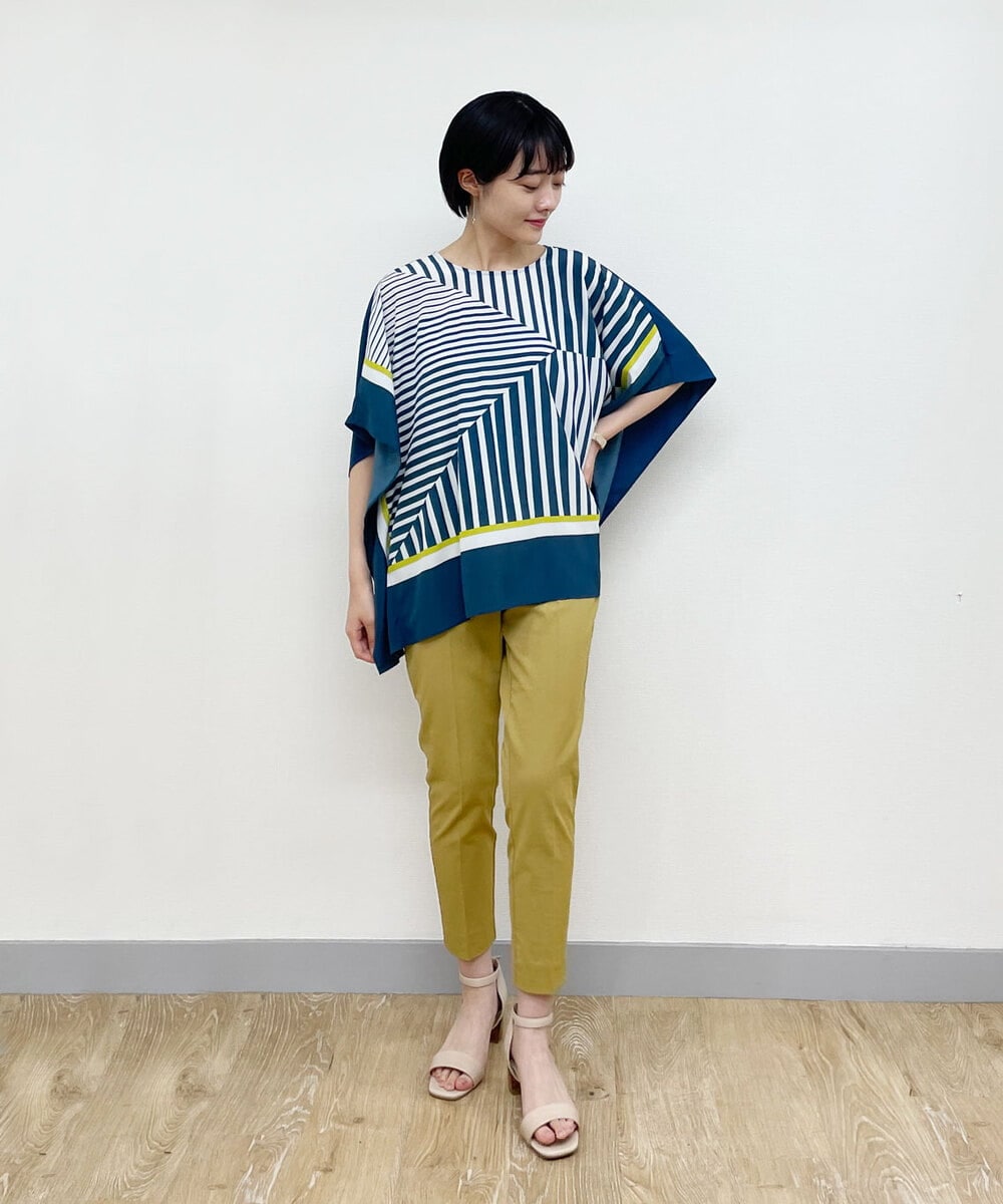 R6KFQ09190 HIROKO BIS(小さいサイズ)(メゾン ドゥ サンク) 【小さいサイズ/洗える】グラフィカルストライププリントブラウス グリーン