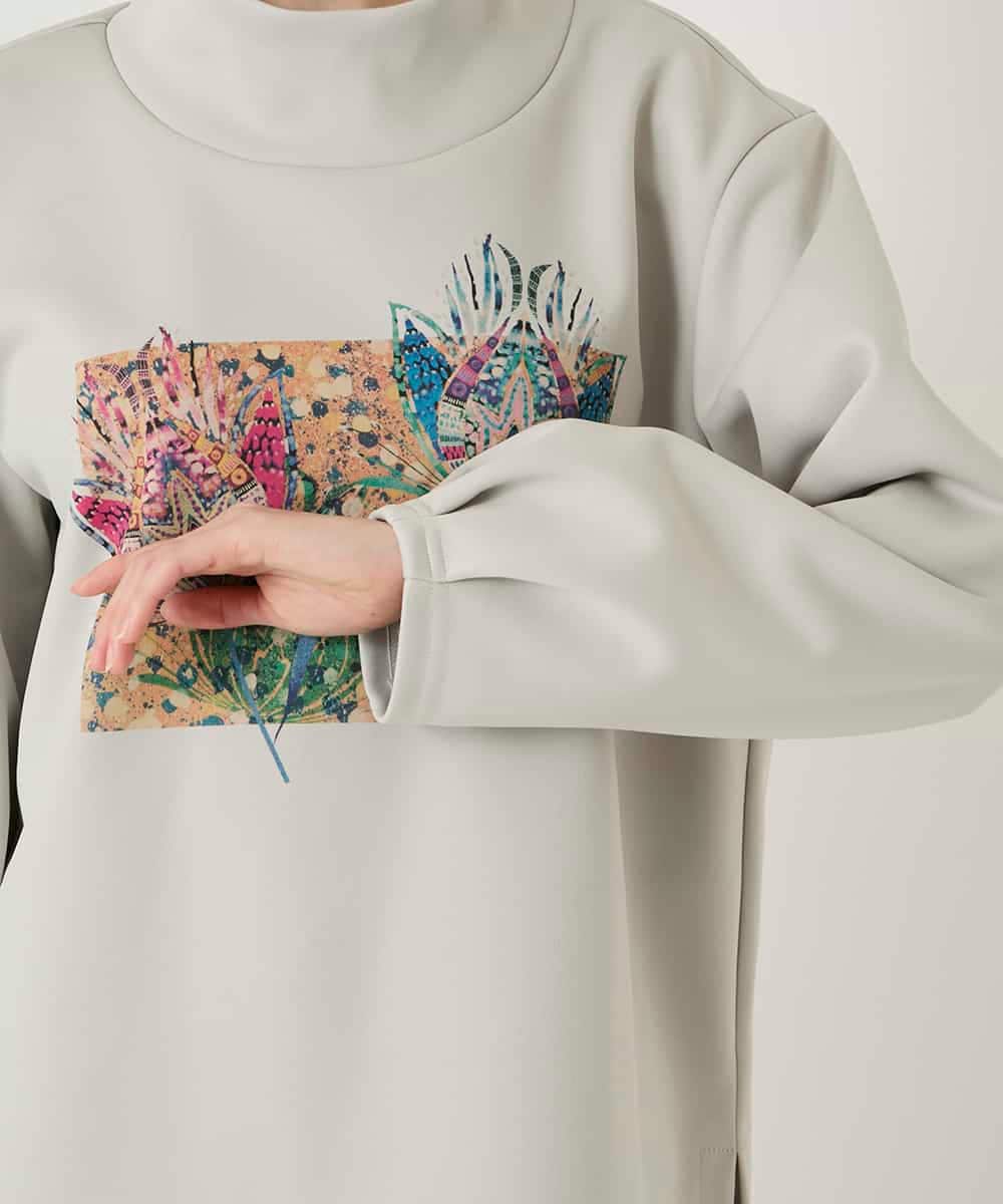 RBKAE39270 HIROKO BIS(ヒロコ ビス) 幾何アートフラワーボンディングプルオーバー ベージュ