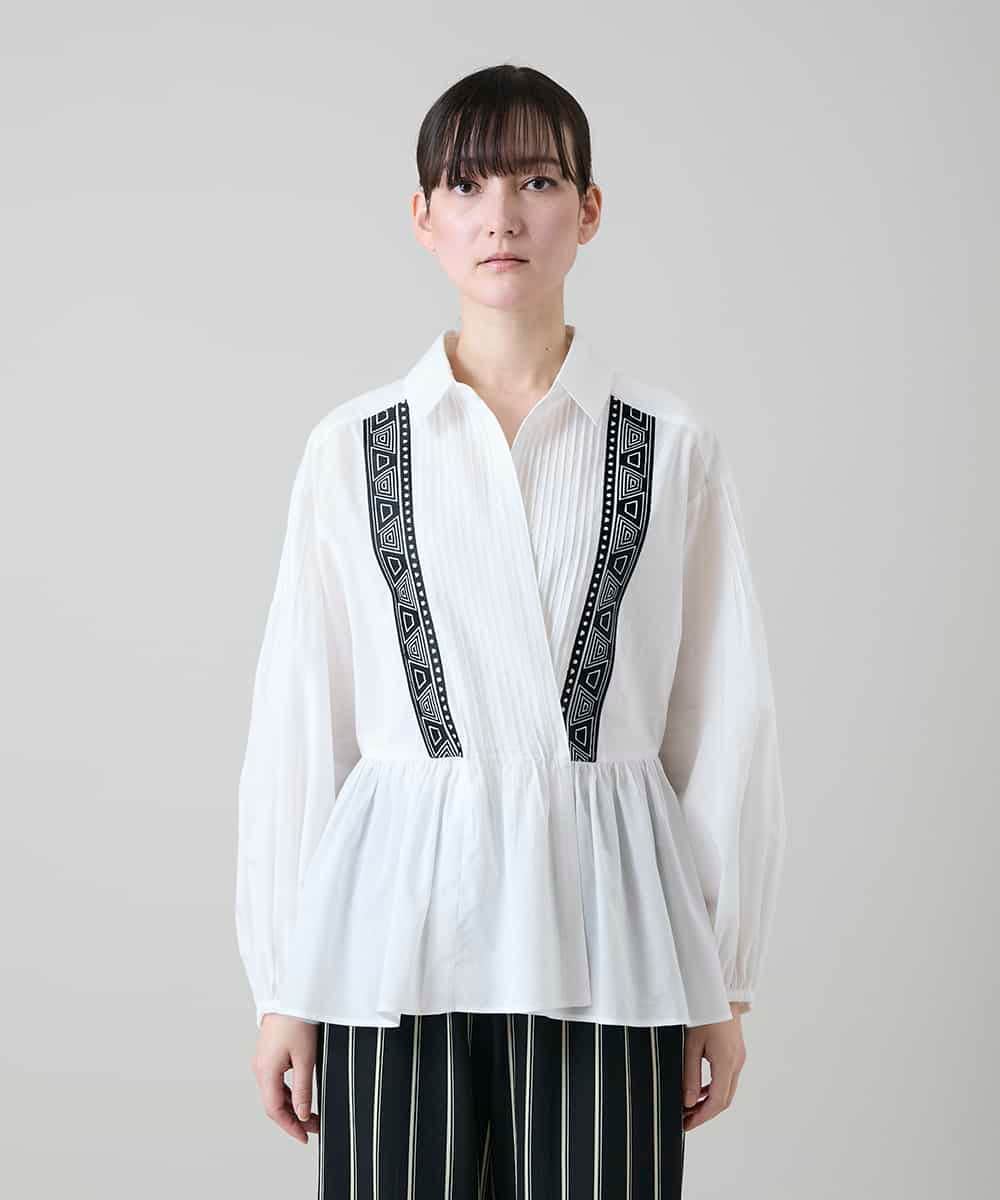 RHBGD04690 HIROKO KOSHINO(ヒロココシノ) 刺繍アクセントカシュクールブラウス/洗える ホワイト