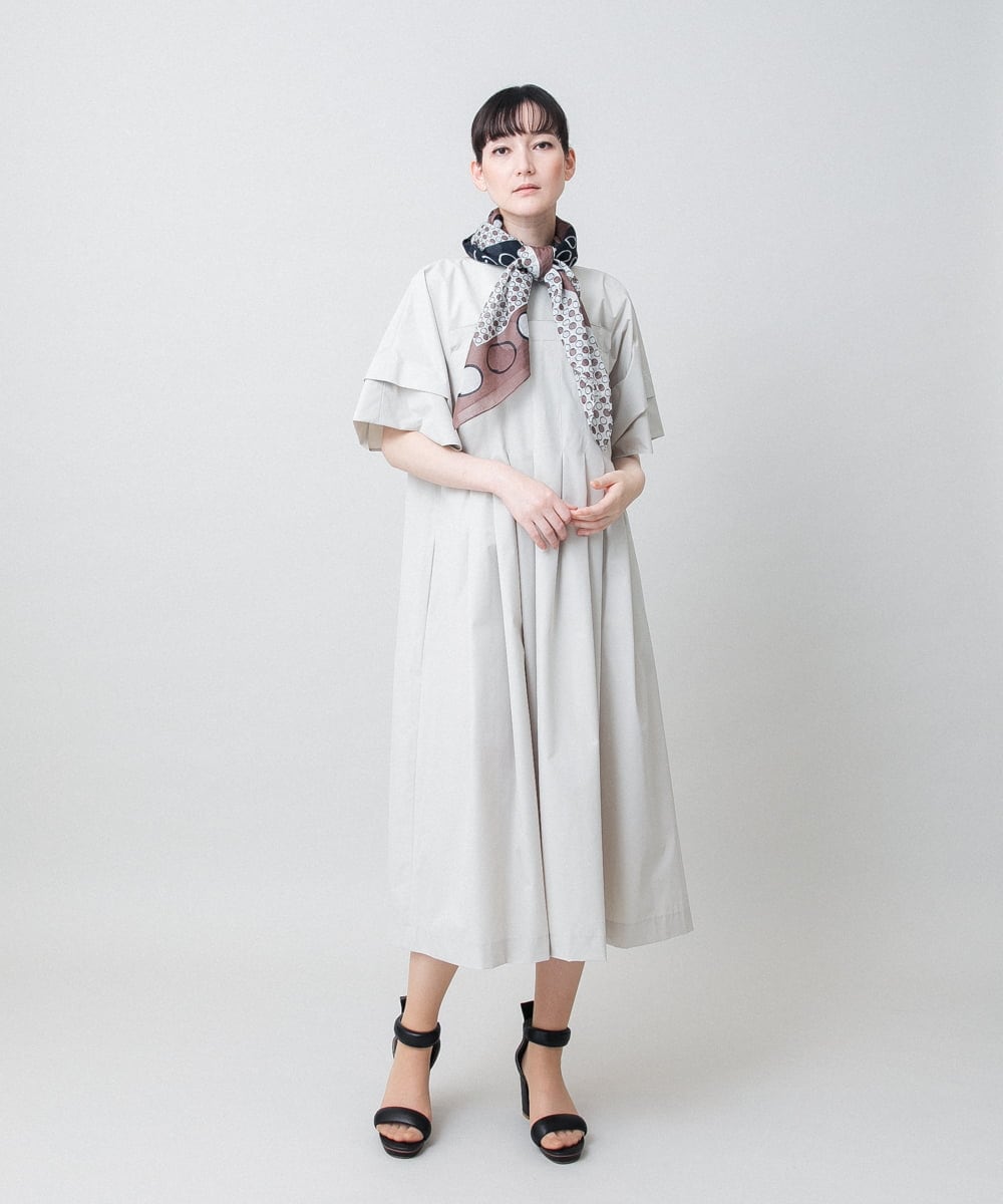 RHEGE20790 HIROKO KOSHINO(ヒロココシノ) タックアクセントプリーツワンピース/日本製/洗える グレージュ