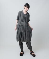 RHEJB22890 HIROKO KOSHINO(ヒロココシノ) 幾何シャイニープリントワンピース/日本製/洗える ブラック