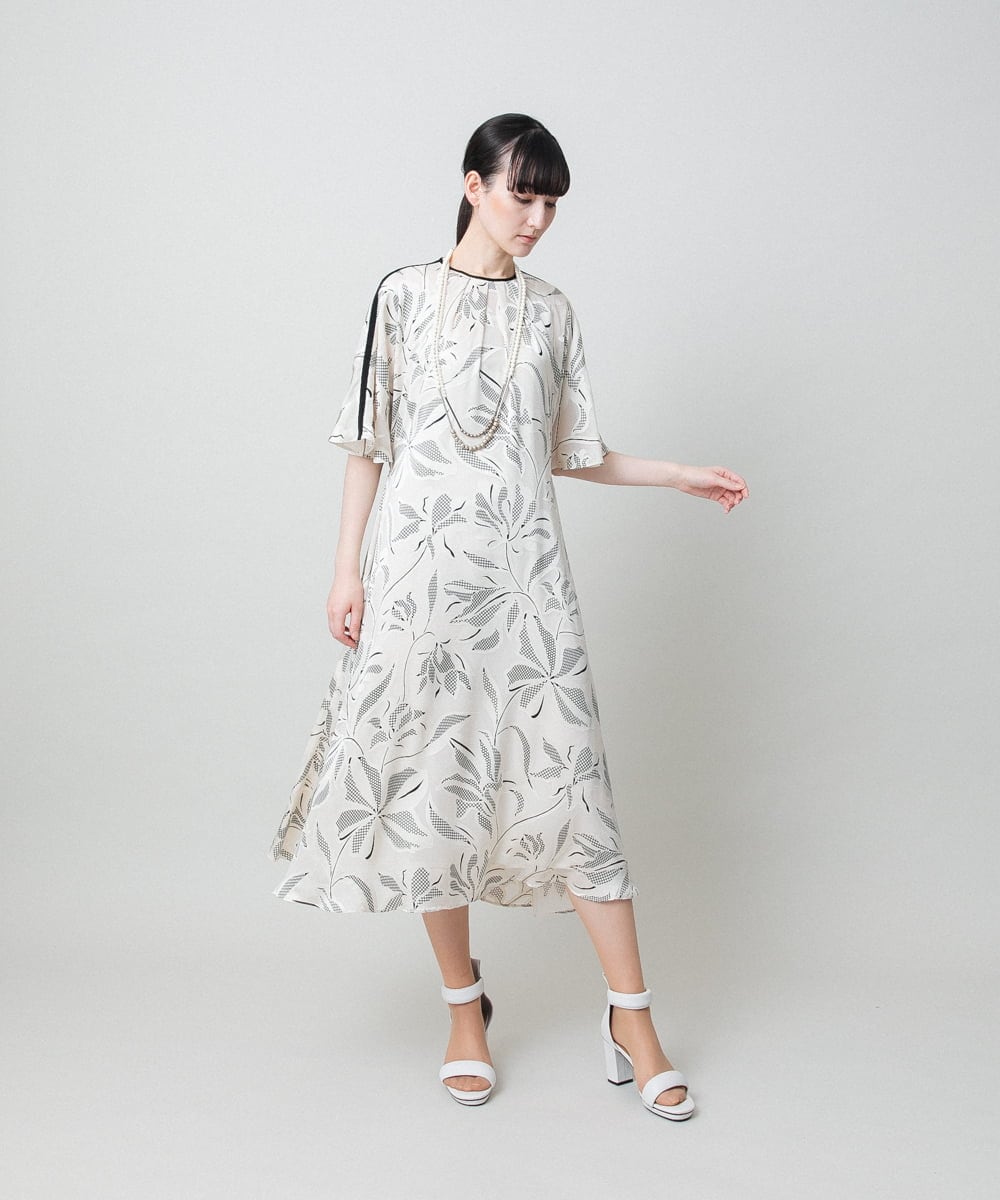 RHEXD10120 HIROKO KOSHINO(ヒロココシノ) ラインフラワーワンピース /日本製/洗える アイボリー