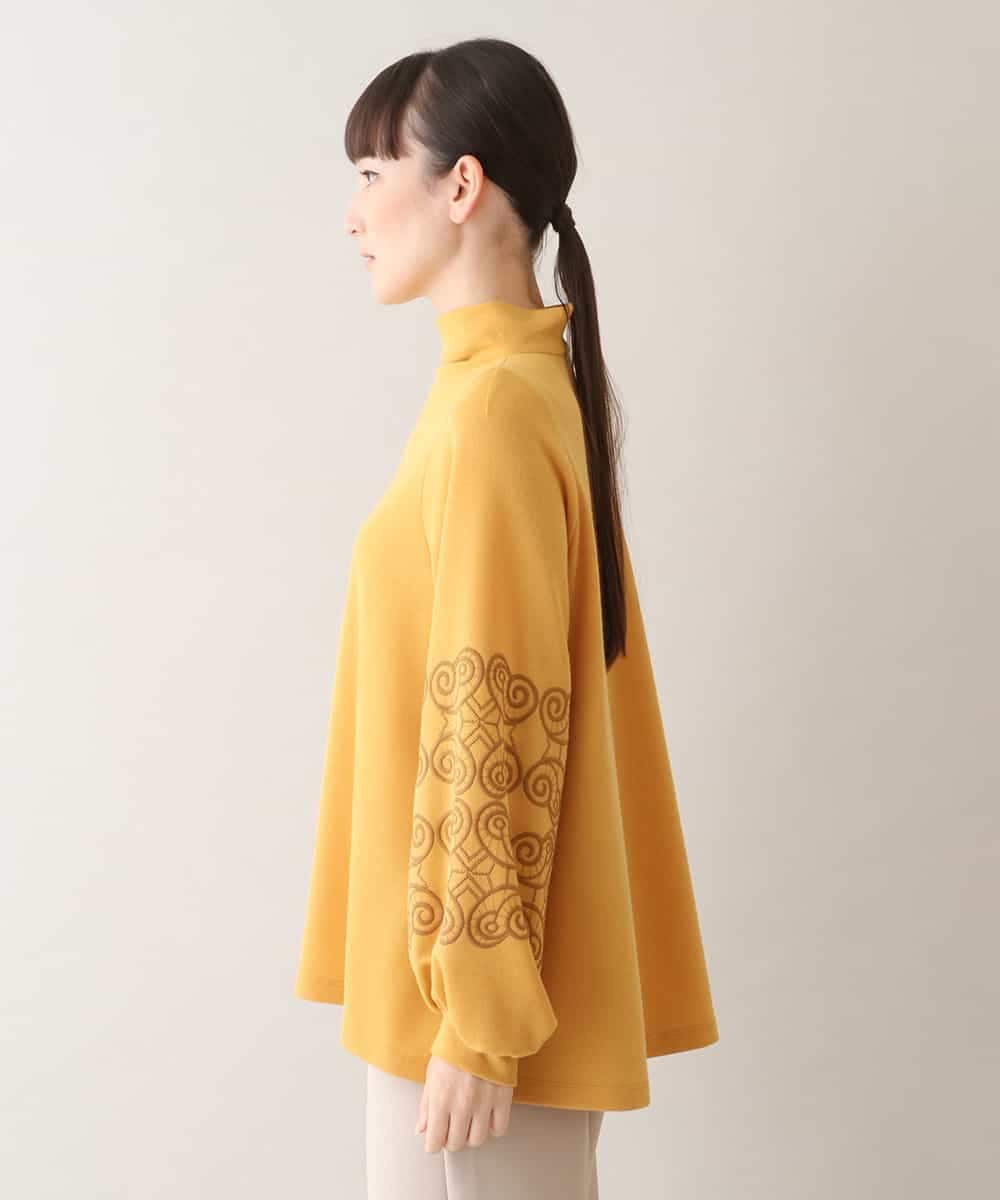 RHKAW17560 HIROKO KOSHINO(ヒロココシノ) 【日本製/洗える】アラベスク刺繍デザインプルオーバー イエロー