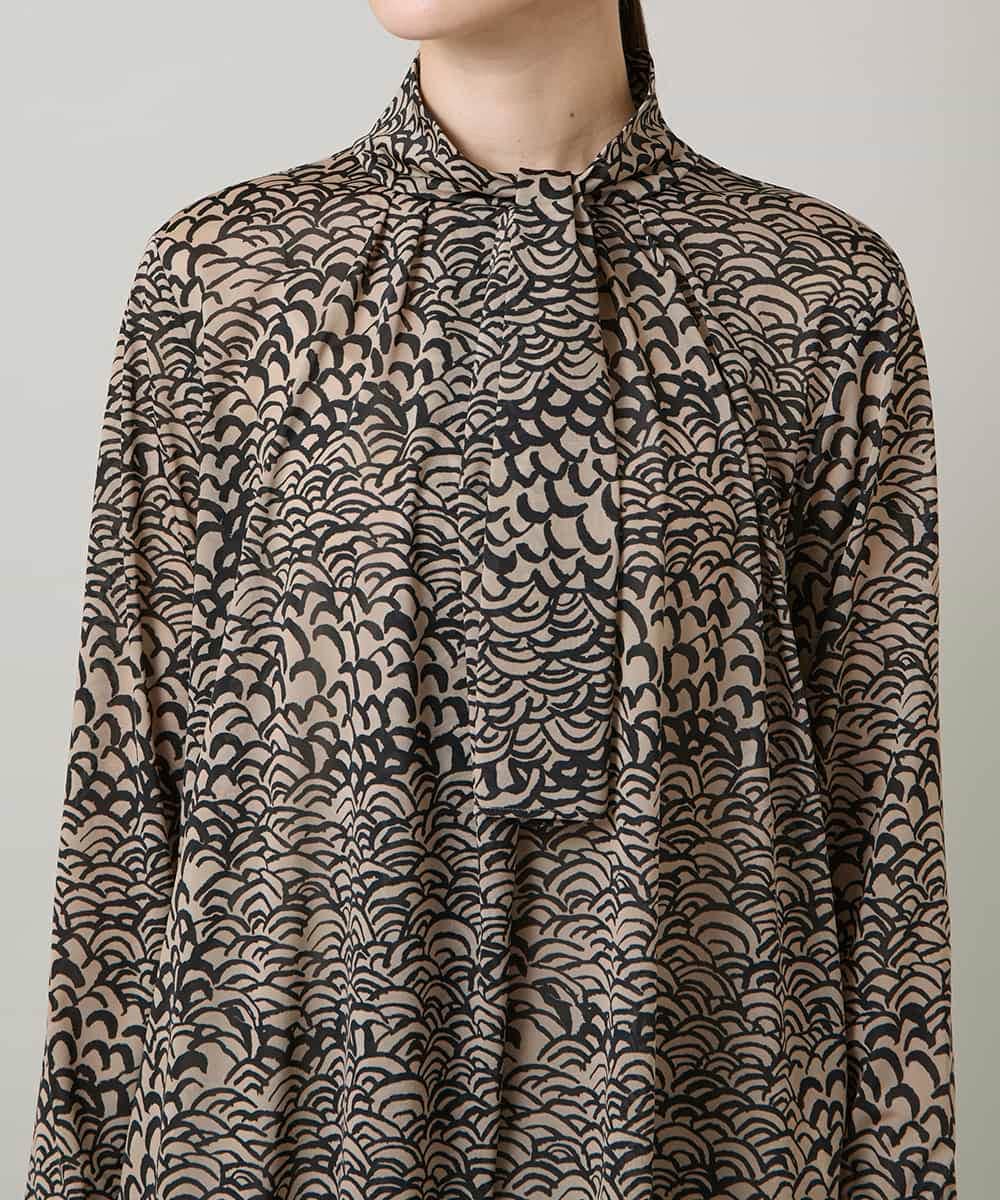 RHKCD32490 HIROKO KOSHINO(ヒロココシノ) アートプリントボウタイブラウス/日本製/洗える ベージュ