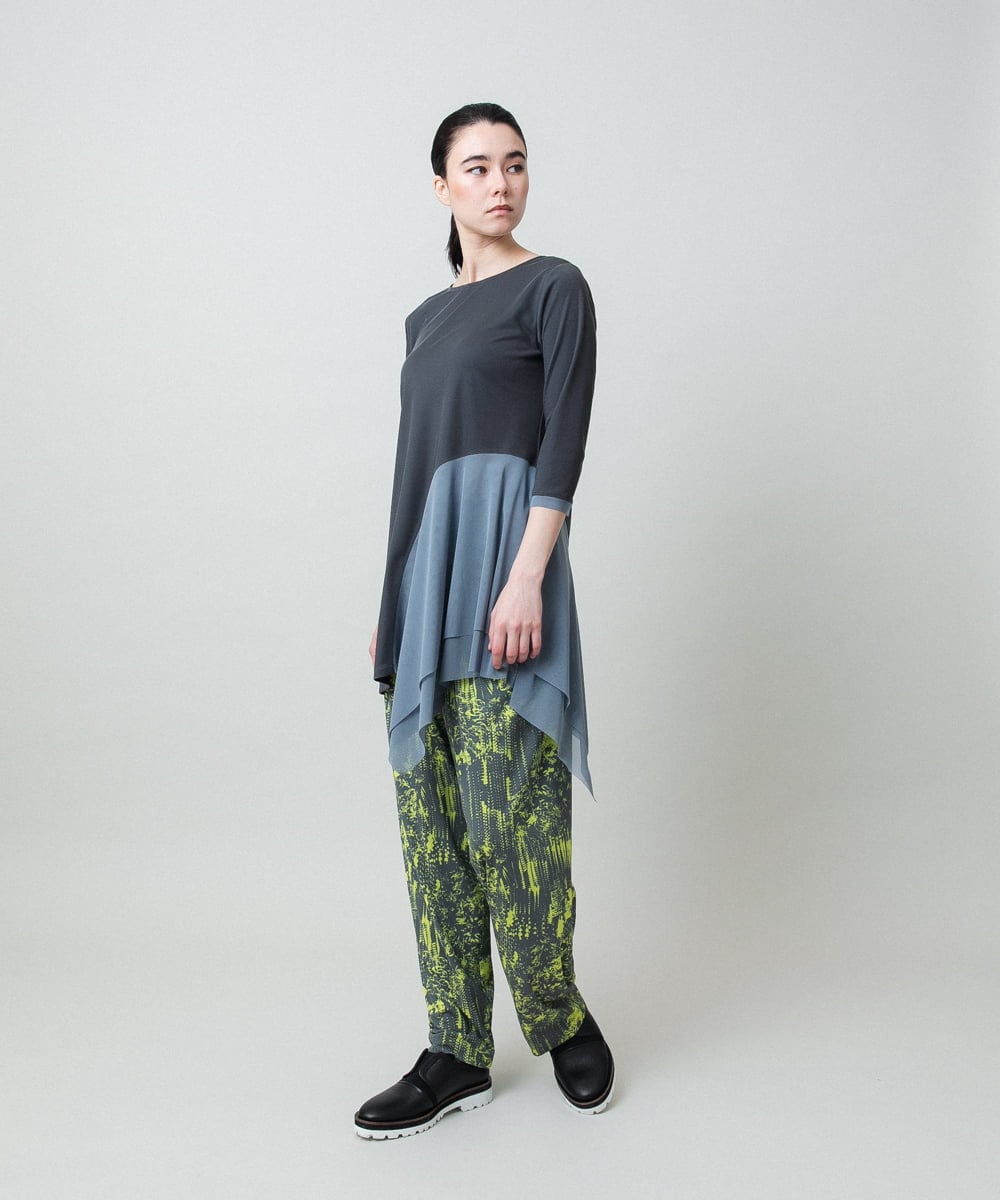 RHKGF11330 HIROKO KOSHINO(ヒロココシノ) アシンメトリーチュールヘムデザインチュニック/日本製/洗える グレー