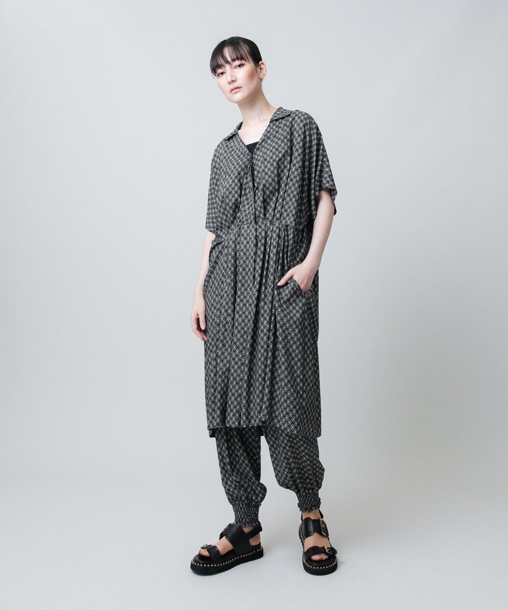 RHLJB22590 HIROKO KOSHINO(ヒロココシノ) 幾何柄シャーリングデザインパンツ/洗える ブラック