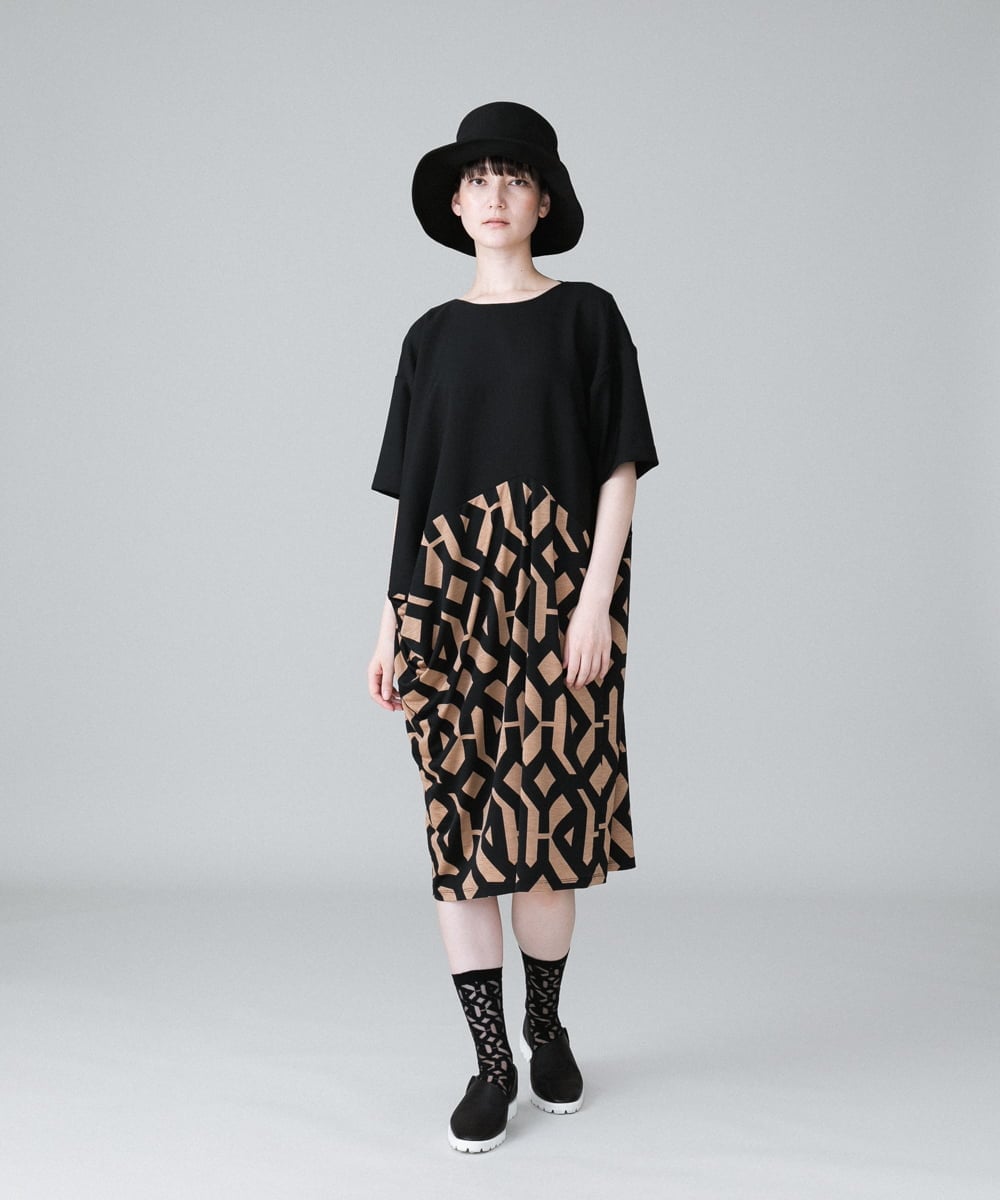 RHPHX35540 HIROKO KOSHINO(ヒロココシノ) イレギュラータック幾何プリントワンピース /日本製/洗える ベージュ