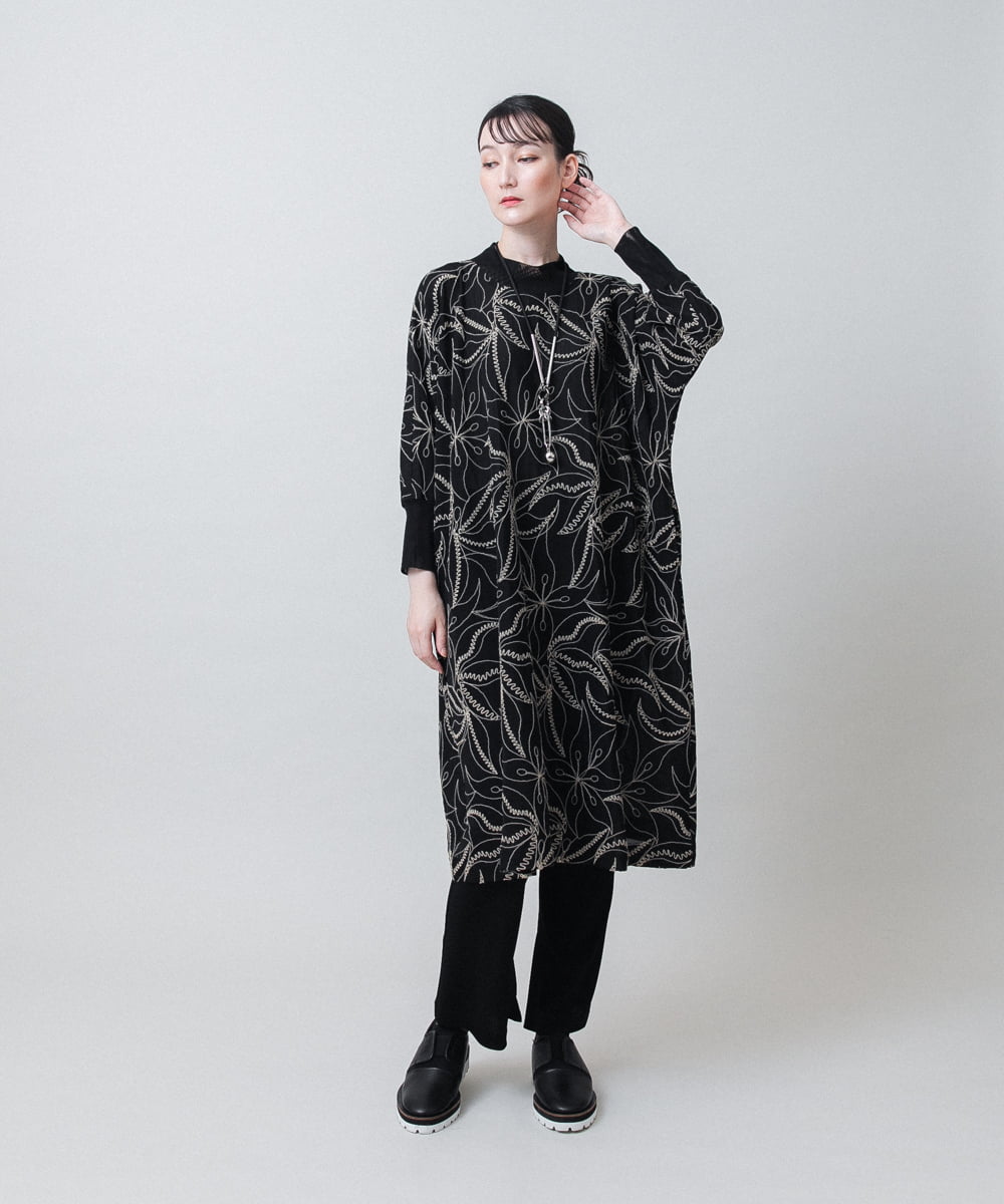 RHPJE25790 HIROKO KOSHINO(ヒロココシノ) アラベスク刺繍デザインチュールチュニック /日本製/洗える ブラック