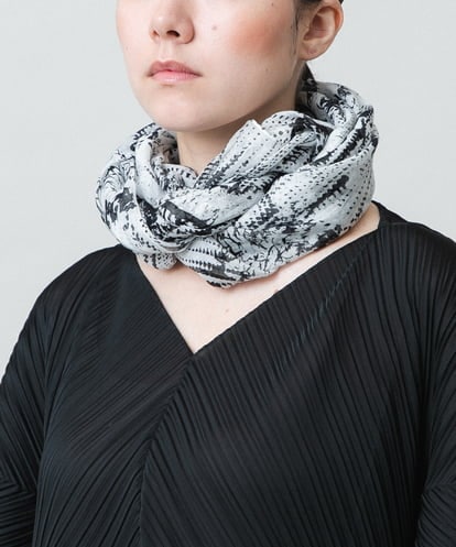 RK3GD01270 HIROKO KOSHINO インクペインティングプリントストール /洗える